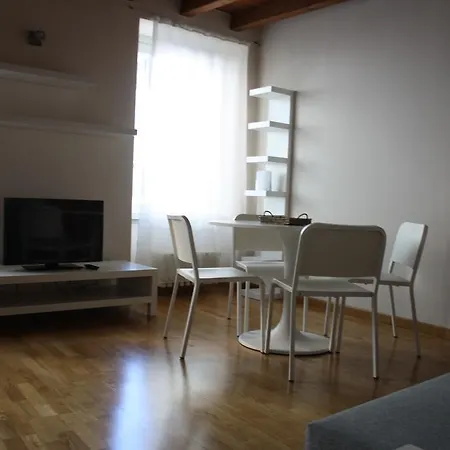 Via Maironi Da Ponte Apartment